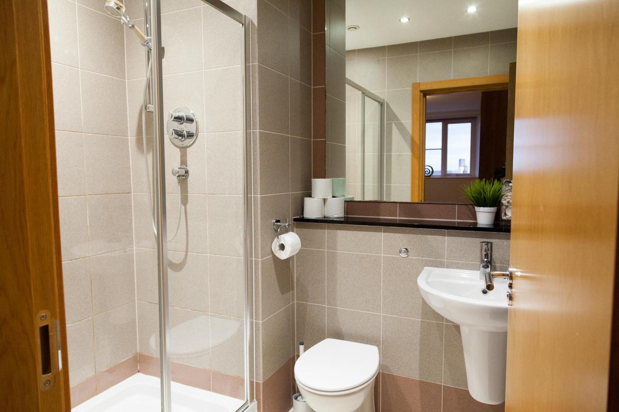 Weekly & Monthly Stays In Penthouse For Contractors Or Leisure Single Or Superking Beds Available Birkenhead Luaran gambar