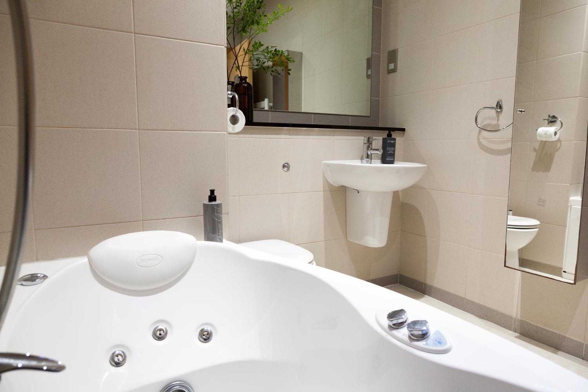 Weekly & Monthly Stays In Penthouse For Contractors Or Leisure Single Or Superking Beds Available Birkenhead Luaran gambar